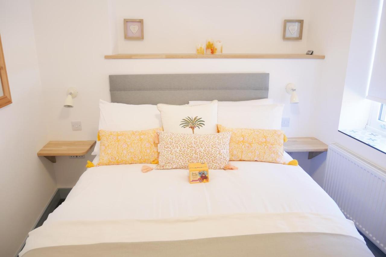 Sunset View, 2 Bedrooms In The Heart Of Holt With Parking المظهر الخارجي الصورة