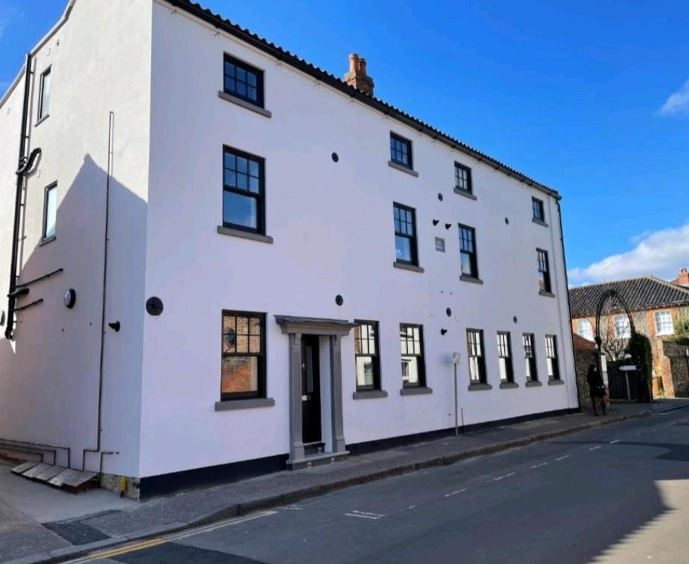 Sunset View, 2 Bedrooms In The Heart Of Holt With Parking المظهر الخارجي الصورة