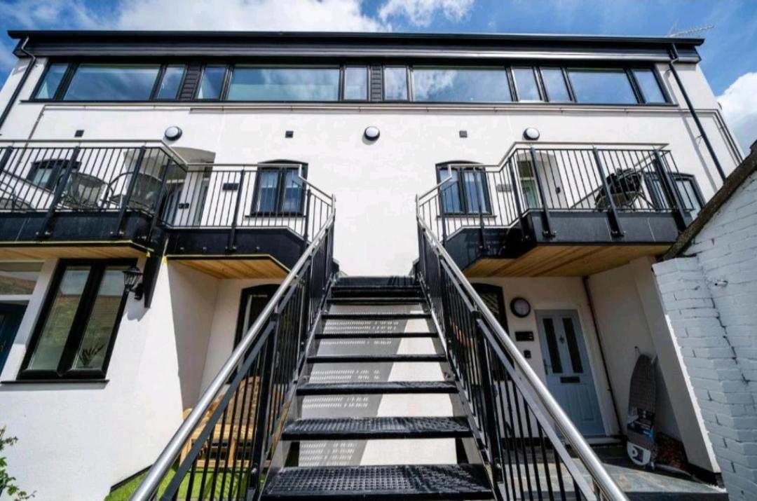 Sunset View, 2 Bedrooms In The Heart Of Holt With Parking المظهر الخارجي الصورة